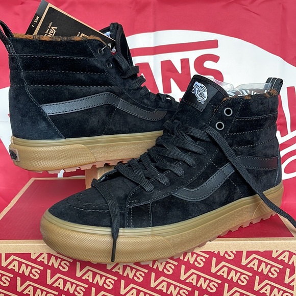 Vans WMNS Sk8-Hi Mte-1
Black/Gum
VNOA5HZYB9M
boots - sneakers - athletic shoes - Picture 9 of 16